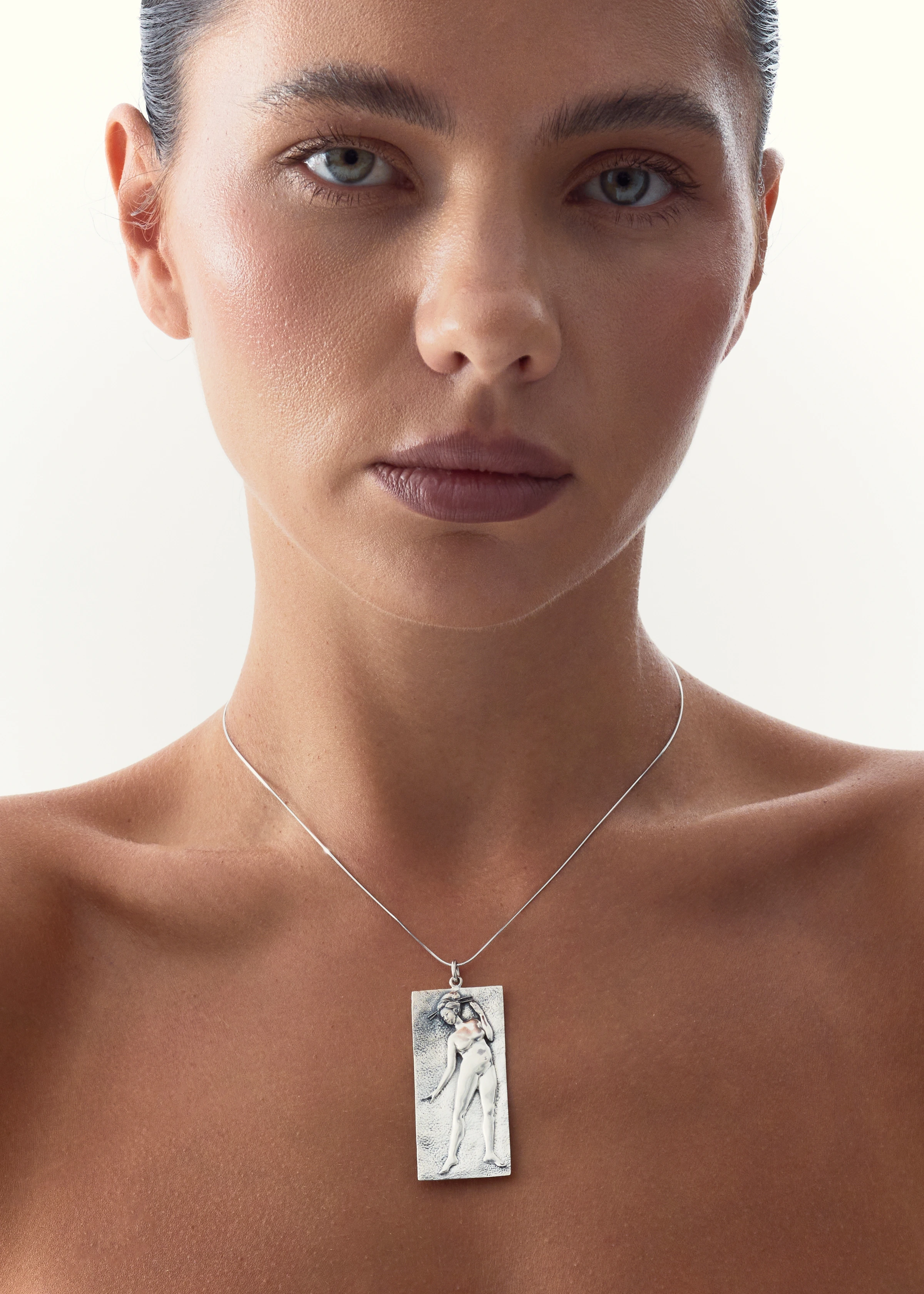 Подвеска «Woman in Relief»